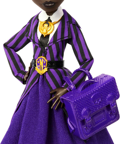 Monster High Boneca e acessórios x Wednesday, Bianca Barclay colecionável em uniforme da Academia Nevermore com amuleto da Sereia, mochila e suporte para boneca, JDR71