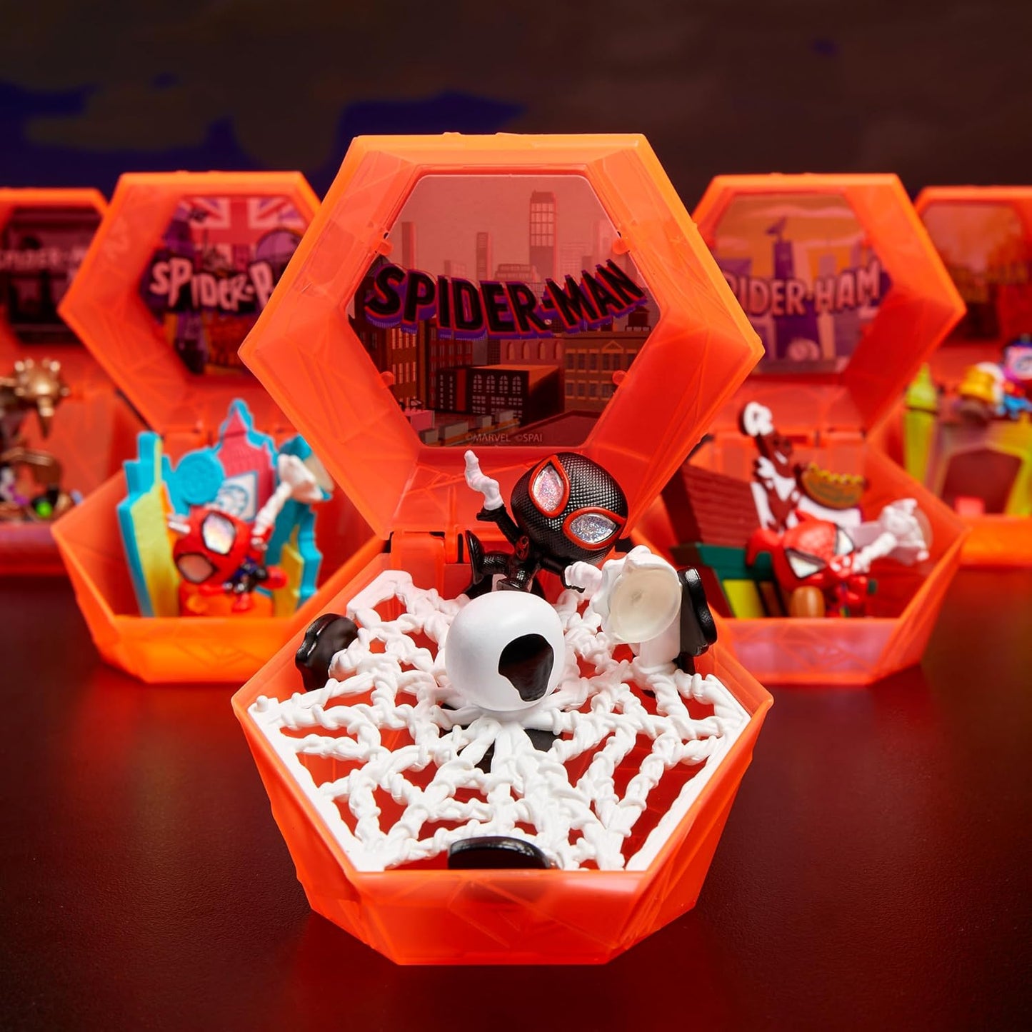Just Play Marvel Doorables Spider-Verse Collector Capsule, figuras colecionáveis, para meninos e meninas a partir de 5 anos.