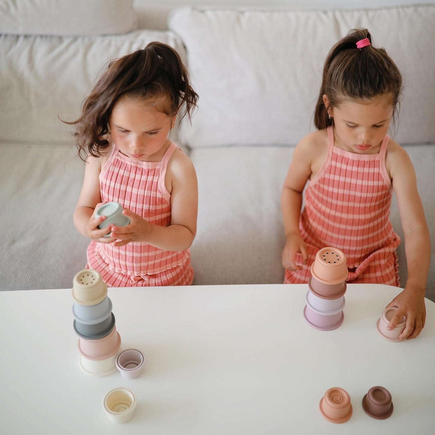 Mushie Copos Empilháveis | Brinquedo Educativo para Bebês e Crianças a partir de 6 Meses | Brinquedo de Encaixe de Formas para Desenvolvimento e Atividade Inicial | Promove o Aprendizado