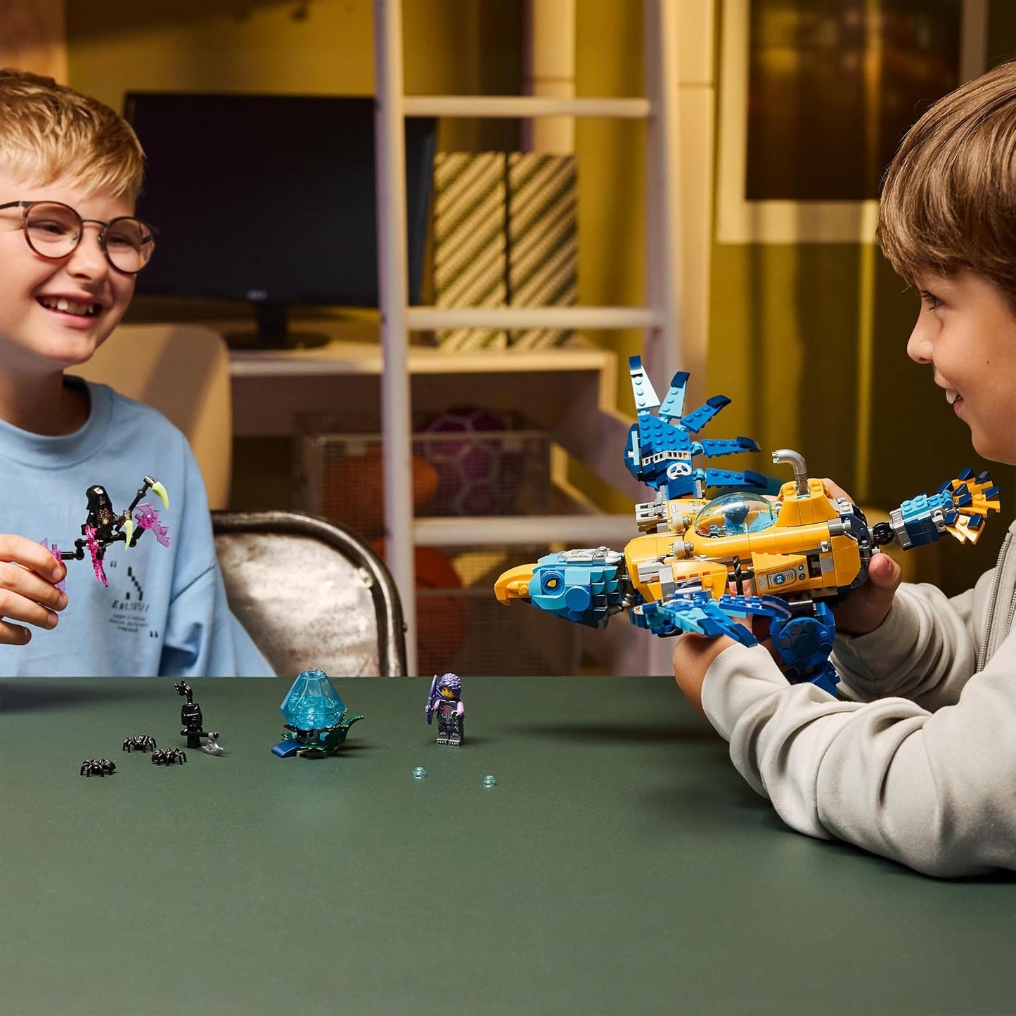 LEGO DREAMZzz 2 em 1 Submarino Crocodilo - Transforma-se em um Submarino Águia - Inclui 3 minifiguras, 2 aranhas e uma criatura azul colecionável do tesouro - Presente para meninos a partir de 8 anos - 71512