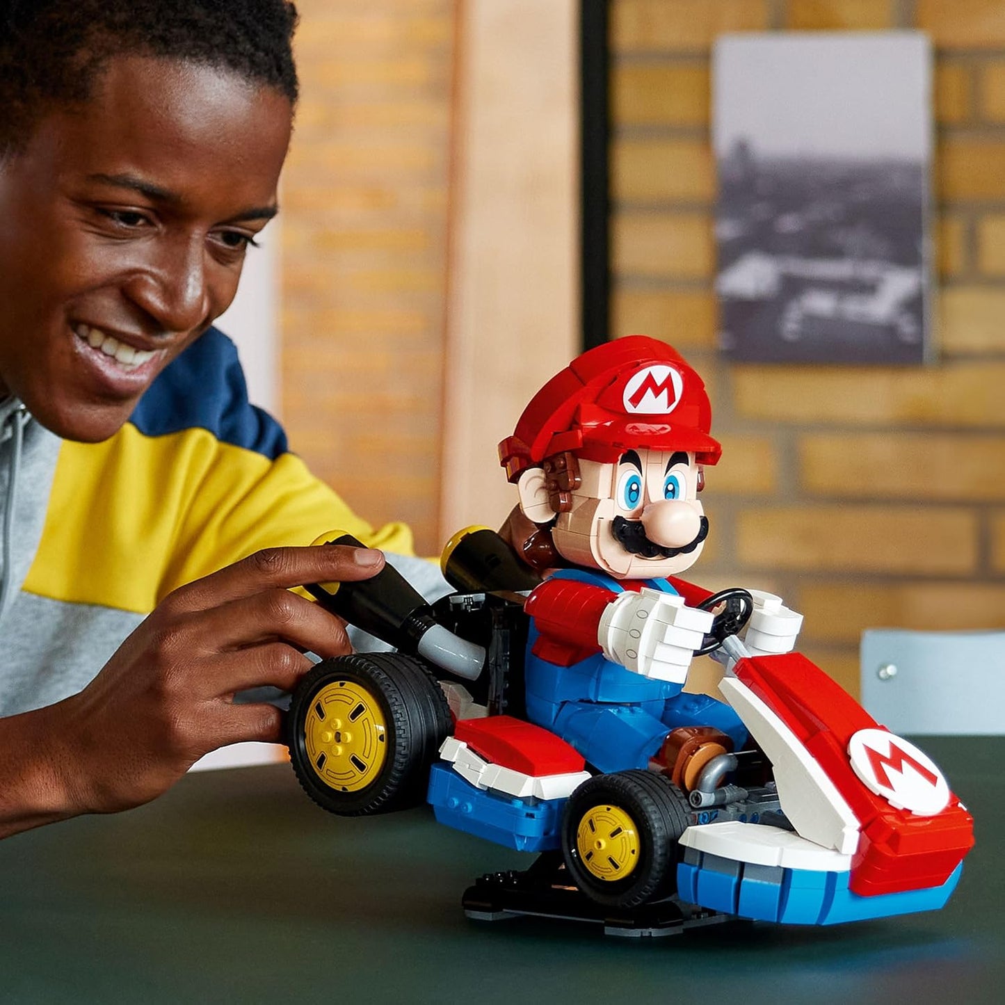 LEGO Mario Kart – Mario e Kart Padrão - Kit de Modelo de Carro e Figura de Personagem da Nintendo para Fãs de Jogos - 72037