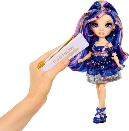 Rainbow High Be Dazzling - Genevieve Bleue - Boneca Fashion Azul de 28cm com Ferramenta para Aplicar Brilho, Gemas Brilhantes e Acessórios de Estilo