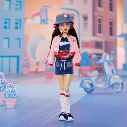 Barbie Boneca Signature My Scene Nolee e acessórios, roupa inspirada nos anos 2000 com conjunto esportivo combinando, jaqueta curta, polainas e suporte para boneca, JBH79