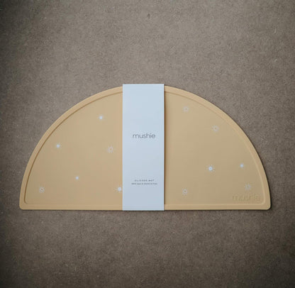 Mushie Tapete de silicone para crianças | Design antiderrapante | Material: Silicone de qualidade alimentar | Fácil de limpar e resistente a manchas | Livre de BPA e ftalatos (Sun)