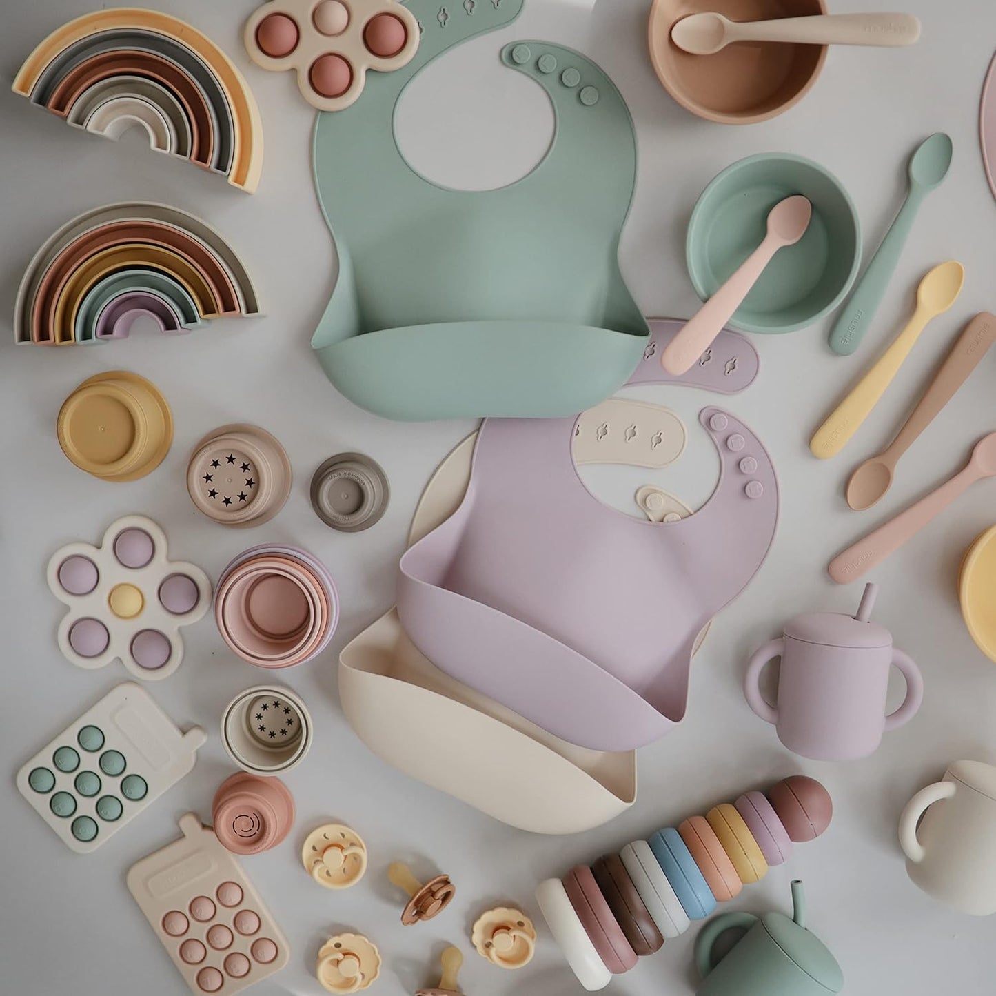 Mushie Colheres de alimentação Baby | Colheres de silicone sem BPA, pacote com 2 | Utensílios duráveis para bebês e crianças pequenas, próprios para lava-louças | Tomilho seco