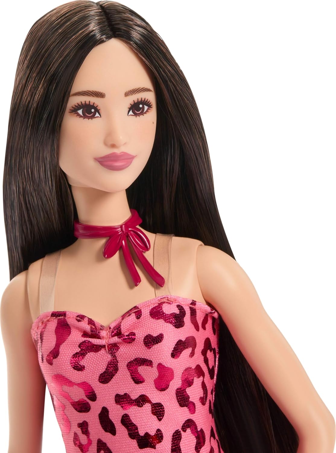 Barbie Boneca Fashionistas nº 246 com cabelo preto, vestido tomara que caia rosa com estampa de leopardo e acessórios como colar e botas, JJN59