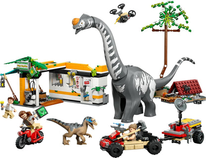 LEGO Jurassic World Missão de Rastreamento de Raptor e Titanossauro - Brinquedo de Dinossauro com 3 Minifiguras, Carro Off-Road e Moto - Presente para Meninos e Meninas a partir de 7 Anos - 76973