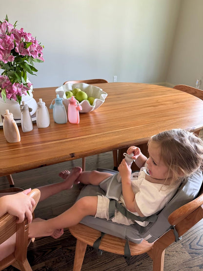 PandaEar Cadeira elevatória infantil para mesa de jantar, cadeira alta portátil, cadeira elevatória de mesa para crianças, almofada elevatória de viagem com encosto e cinto de segurança ajustável para crianças.