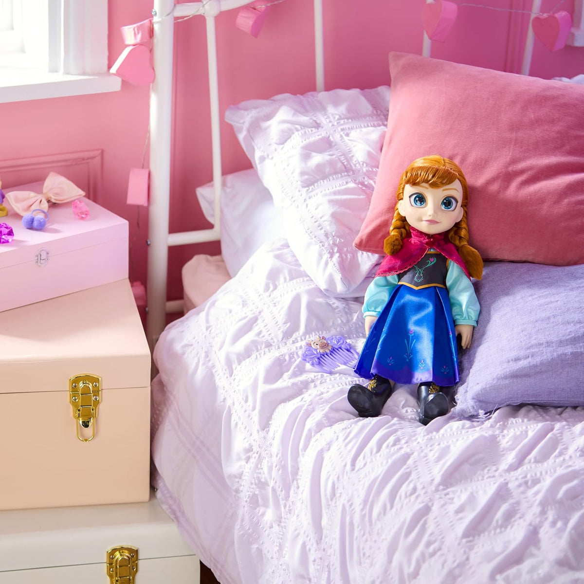 Disney Boneca Oficial Anna da Store com Escova de Cabelo de Brinquedo, Frozen, 40,5 cm / 16 pol., Coleção Once Upon a Story, Idade 3+