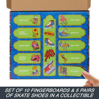 Hot Wheels Skate Fingerboards 10-Pack, conjunto de 10 skates de dedo com 5 pares de tênis de skate removíveis com gráficos com tema Hot Wheels, HTP59