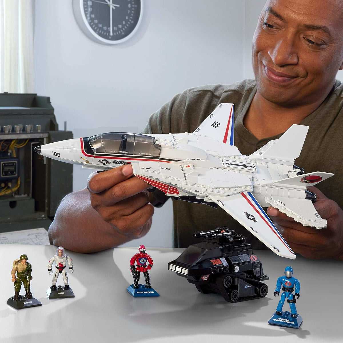 MEGA Conjunto de Montagem G.I. Joe: Skystriker XP-14F vs. Cobra H.I.S.S. com 617 Peças e 4 Bonecos Articulados – Para Colecionadores