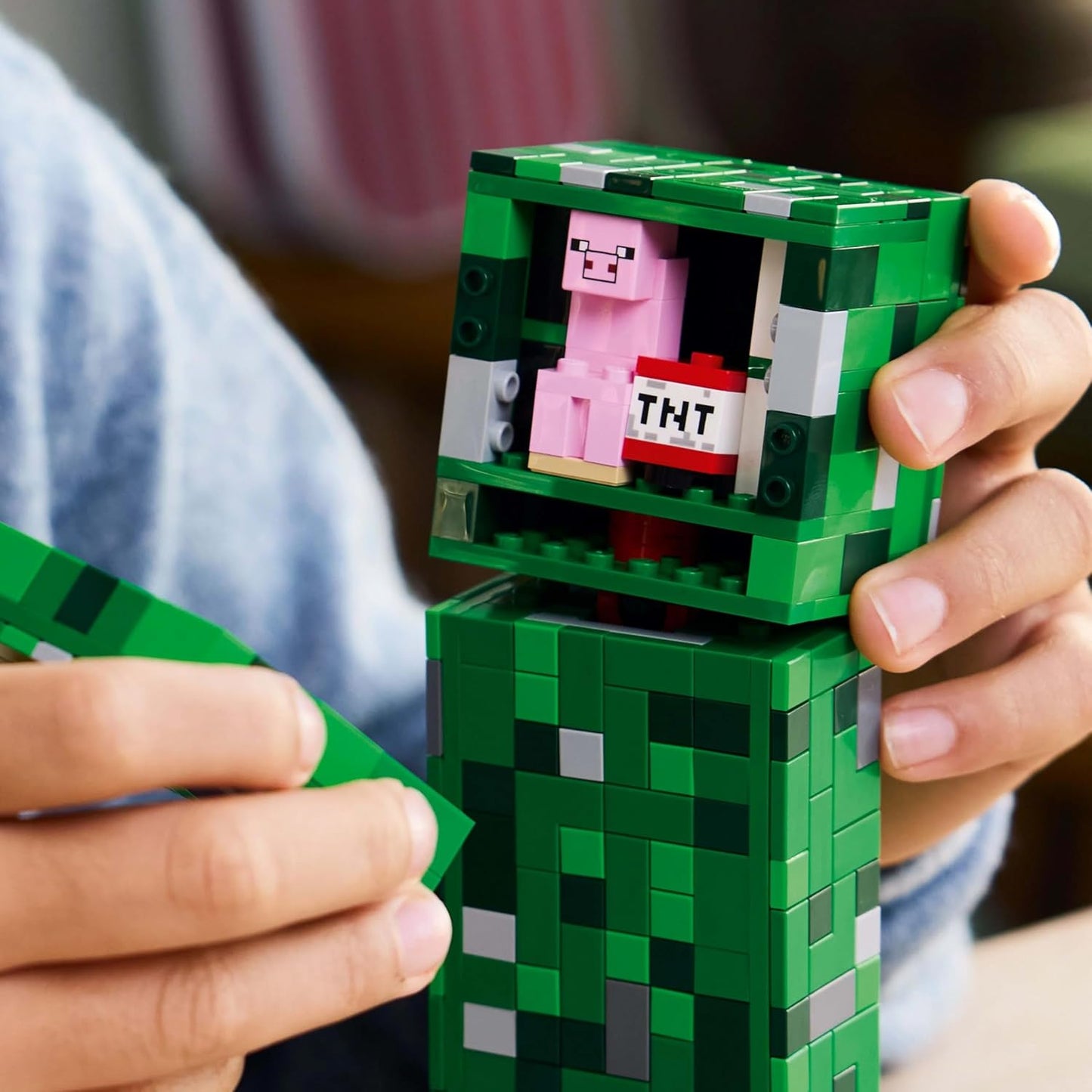 LEGO Minecraft The Creeper Toy - Figura de monstro articulada com compartimento oculto, porco e elemento TNT - Conjunto de construção para meninos, meninas e fãs de jogos a partir de 10 anos - 21276