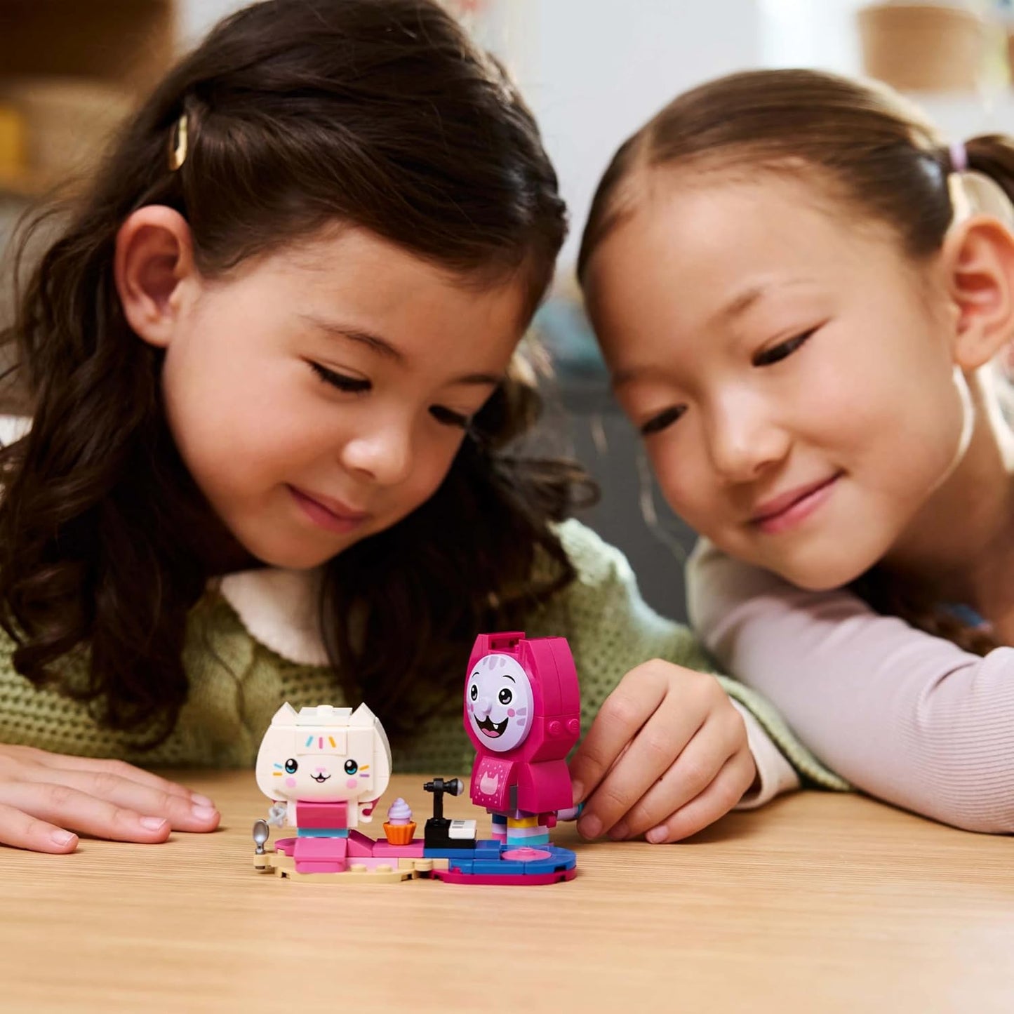 LEGO Casa de Bonecas da Gabby e Amigos Felinos da Gabby - Brinquedo Criativo com 6 Figuras de Animais, incluindo Sereia Gata e Gatinha Fada, além de Suportes de Exibição - Presente para Meninas a partir de 6 Anos e Fãs da Série de TV - 11215