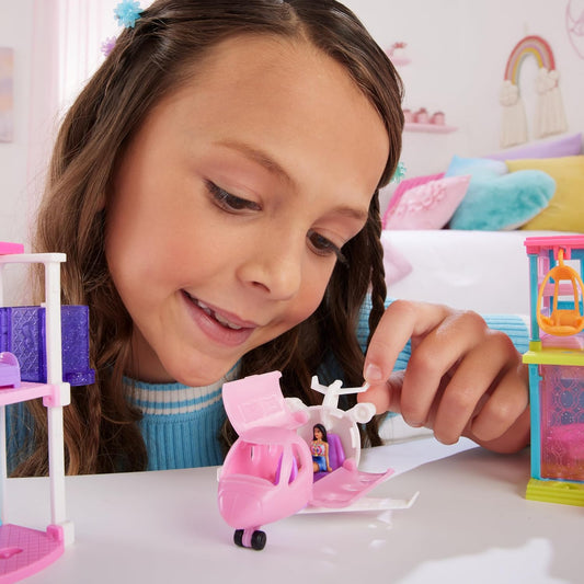 Barbie Mini BarbieLand Boneca e Conjunto de Veículo de Brinquedo, Boneca Barbie de 1,5 polegadas e Dreamplane com Portas Funcionais e Mudança de Cor, HYF40