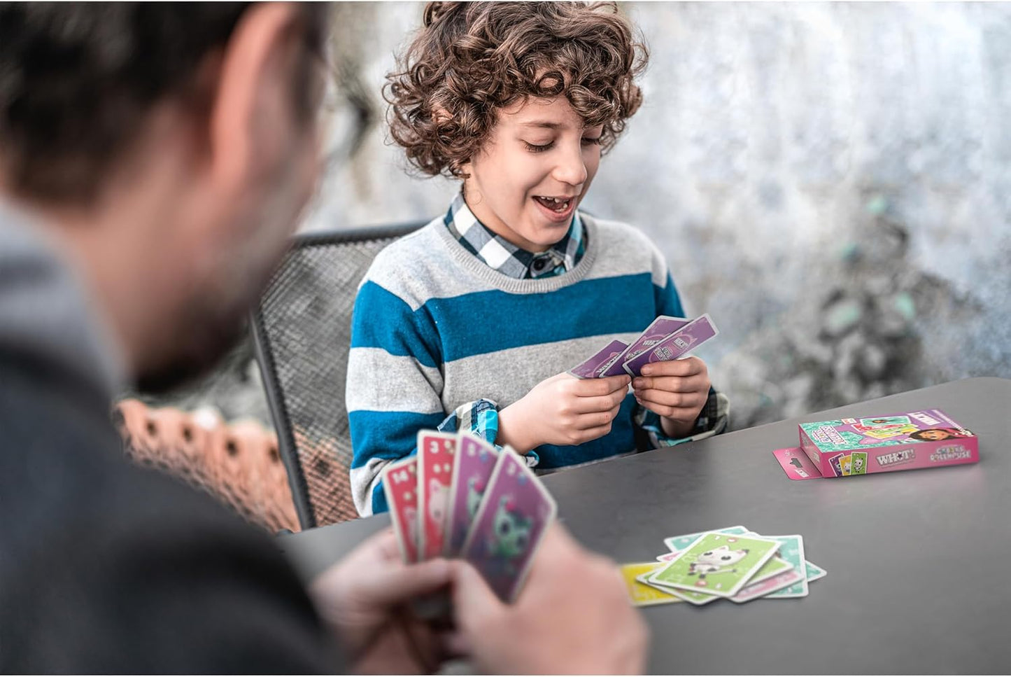 Waddingtons Number 1 Casa de Bonecas da Gabby WHOT! - Jogo de Cartas de Combinação para Crianças a partir de 5 anos, para 2 a 6 jogadores. Jogo de Combinação e Percepção de Cartas - Presente para Crianças a partir de 5 anos.