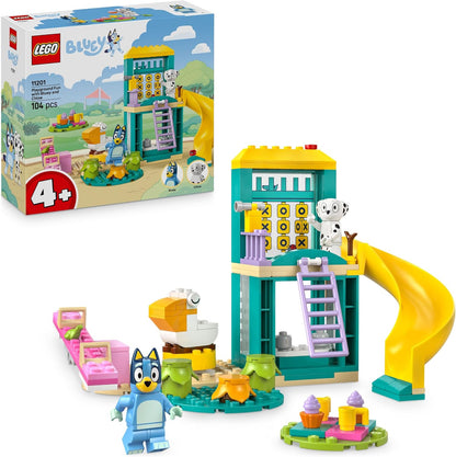 LEGO Diversão no playground Bluey com Bluey e Chloe - Brinquedo para meninas e meninos a partir de 4 anos - inclui 2 minifiguras, um balanço rosa funcional, escorregador, estrutura de escalada e 3 plantas - Presente.