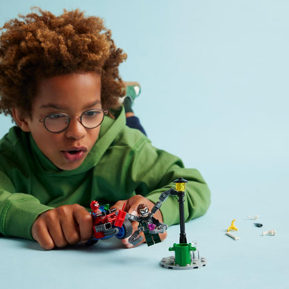Persecución en motocicleta LEGO Marvel: Spider-Man vs. Doc Ock, juguete de construcción de motocicletas para niños, niños y niñas a partir de 6 años con Stud Blasters, Web Shooters y 2 minifiguras incl. Araña, regalos de superhéroe 76275