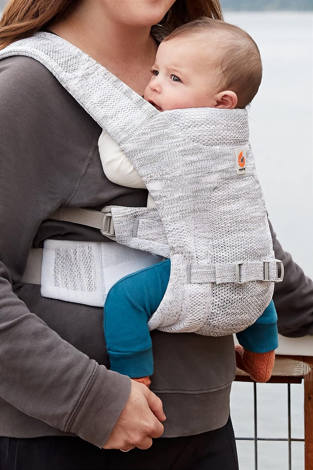 Ergobaby Porta-bebês Aerloom de recém-nascido a criança, costas ergonômicas e 3 posições, porta-bebês feito com material Formaknit, manhã enevoada