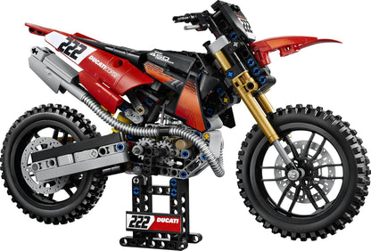 LEGO Kit de Modelo de Moto Technic Ducati Desmo450 MX Factory – inclui moto de brinquedo com motor de cilindro e suspensão – Decoração de mesa – Presente colecionável para meninos a partir de 10 anos – 42238