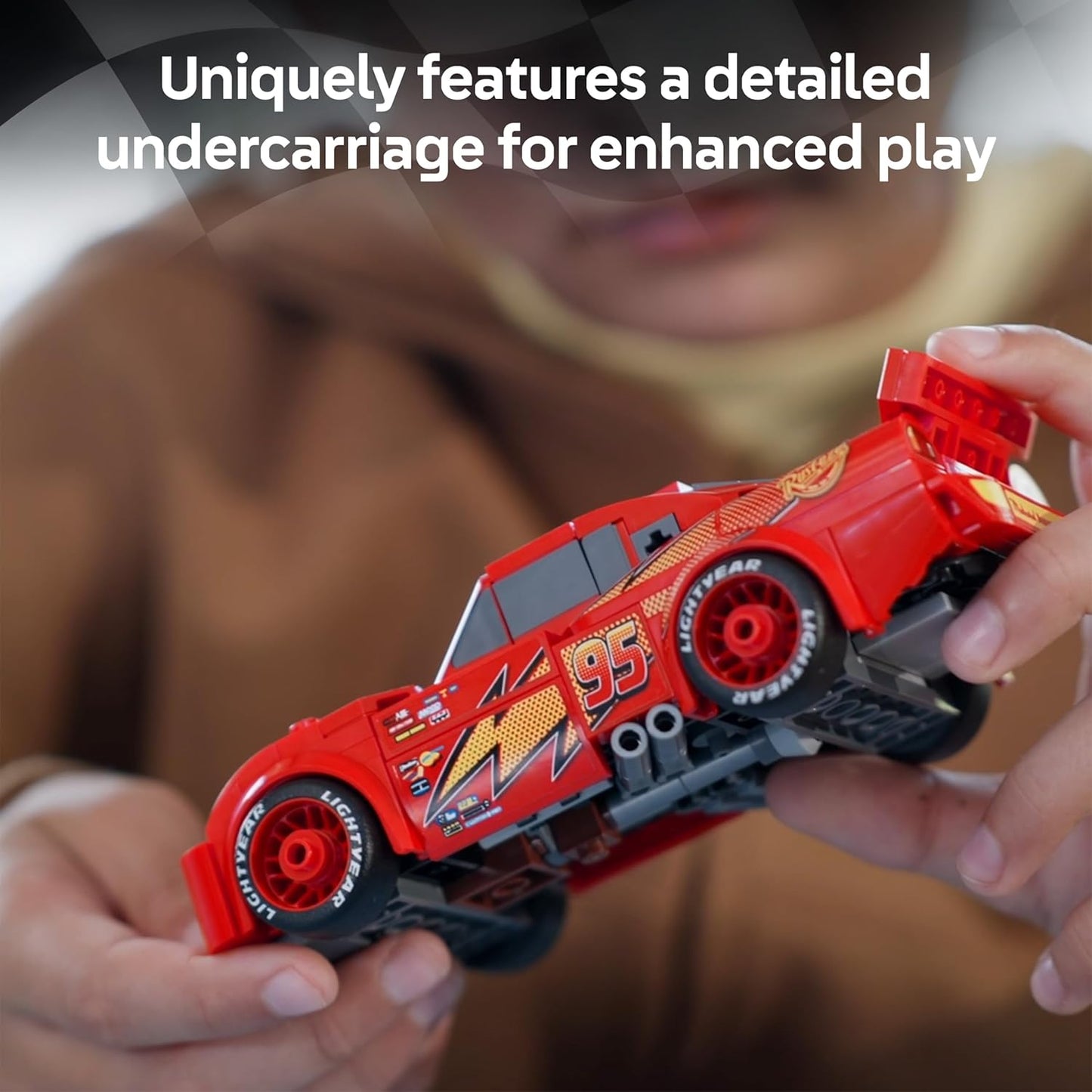 LEGO Speed Champions Carro de Corrida Relâmpago McQueen - Kit de Modelo Colecionável com Chassi Detalhado - Presente Disney para Meninos e Meninas a partir de 9 Anos e Fãs do Filme Carros da Pixar - 77255