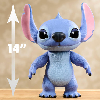 Figura de Vinil Articulada do Stitch da Disney, em tamanho real (35,6 cm), inspirada no novo filme live-action da Disney, Lilo & Stitch. Ideal para brincar ou exibir. Perfeita para fotos e poses. Recomendada para crianças a partir de 3 anos.