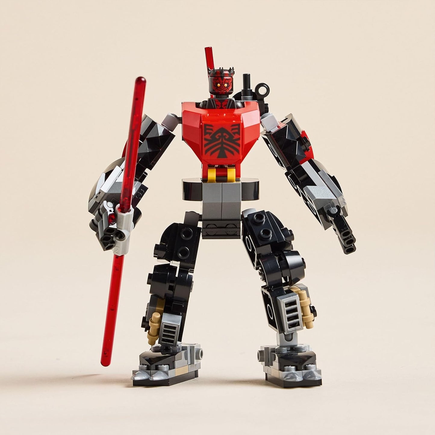 LEGO Star Wars: The Clone Wars Darth Maul, brinquedo de construção robô para meninos, meninas, fãs e amantes da fantasia a partir de 6 anos, ideia de presente para crianças, inclui um grande sabre de luz vermelho de lâmina dupla 75411