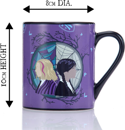 UAU! COISAS Caneca oficial de quarta-feira com troca de calor de Wednesday e Enid | Heat revela a janela do dormitório Nevermore | Caneca de presente oficial para fãs da série Wednesday na Netflix