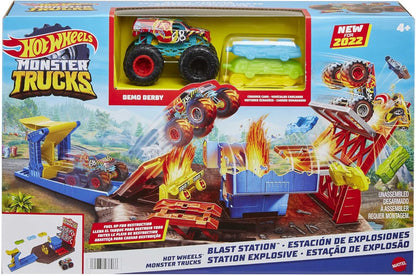 Hot Wheels Brinquedos Monster Trucks, Conjunto Blast Station com 1 HW Demo Derby em escala 1:64 e 3 carrinhos desmontáveis para brincadeira completa, presente para crianças.