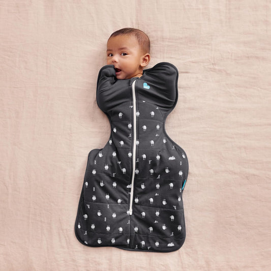 Love To Dream™ Swaddle UP™, Recém-nascido 2,2-3,8kg - Lamb's Best Friend Carvão | Ajuste perfeito, promove um sono saudável | 2,5 Tog Ideal para o inverno e outono (16–20°C) | Algodão e lã orgânicos, lavável à máquina