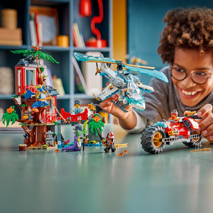 LEGO NINJAGO Batalha na Casa da Árvore com Veículos Ninja - Brinquedo de Ação com Moto, Helicóptero, 6 Minifiguras e Espadas - Presente para Meninos e Fãs a partir de 7 Anos - 71857