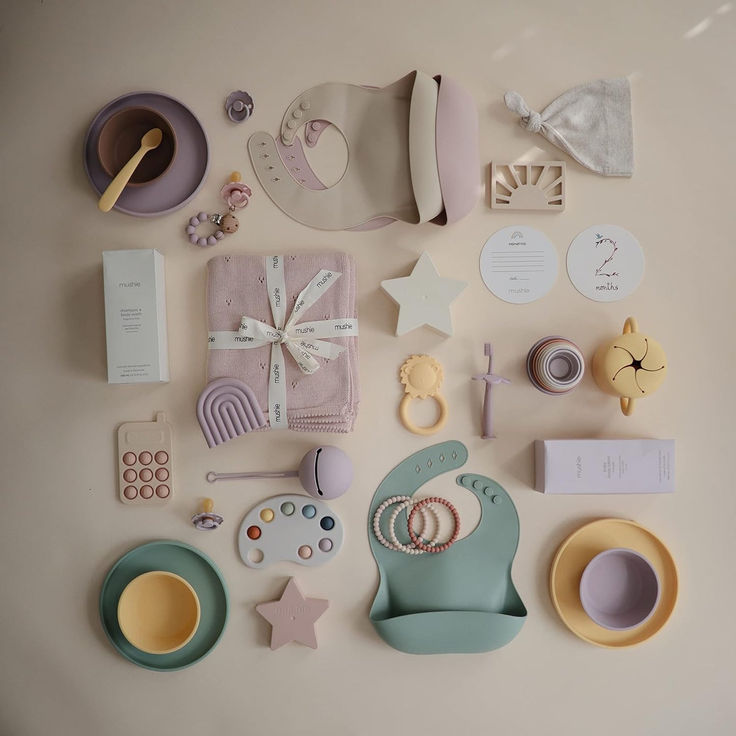 Mushie Prato de silicone antiderrapante com ventosa Classic para bebês e crianças pequenas | Silicone de qualidade alimentar | Pode ser lavado na lava-louças e usado no micro-ondas (Narciso)