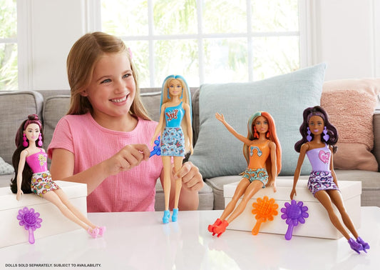 Muñeca Barbie con revelación de color y accesorios con 6 sorpresas al abrir la caja, serie inspirada en el arcoíris con corpiño que cambia de color, temas de los años 60, HRK06