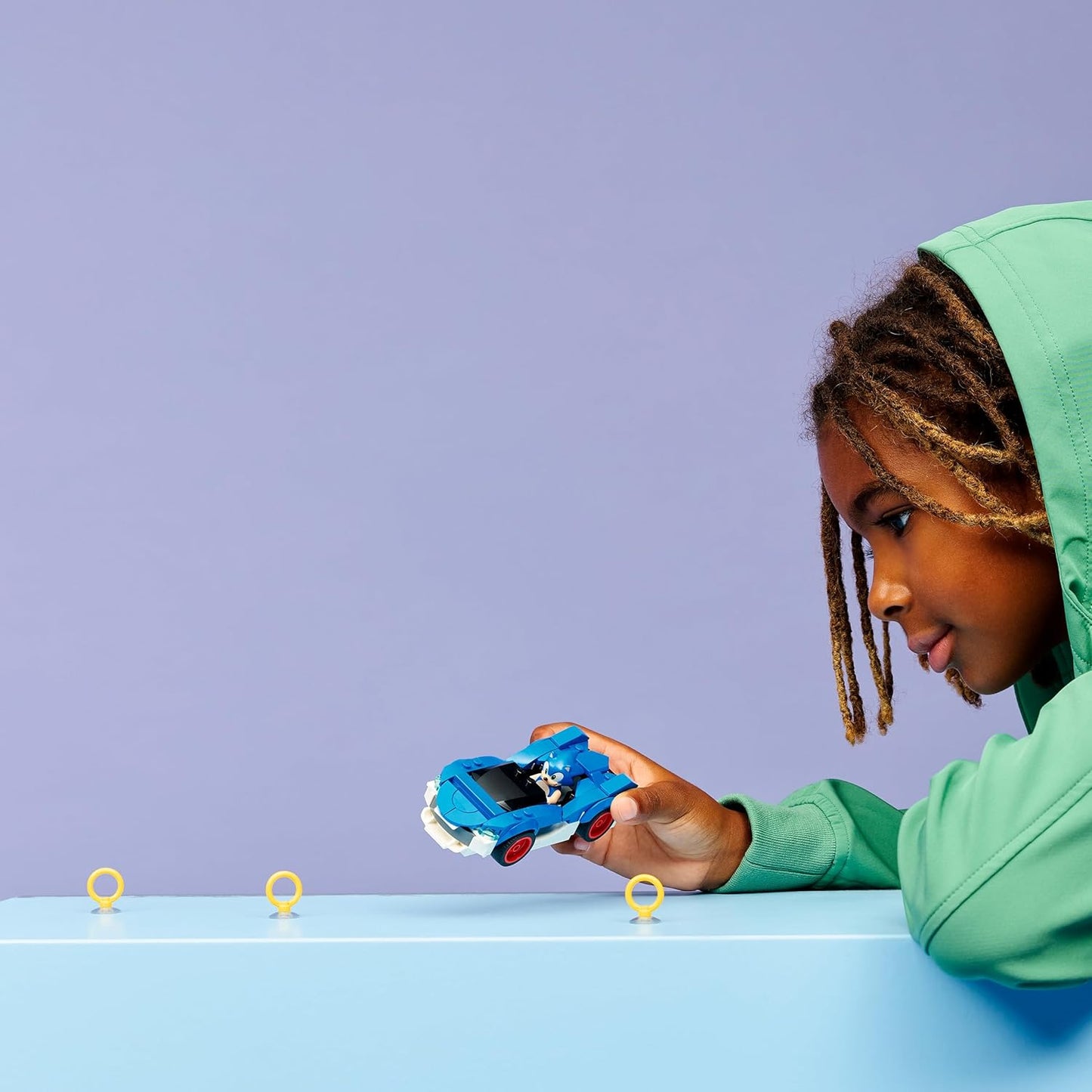 LEGO Sonic the Hedgehog: Sonic Speedster Lightning - Carro de Corrida de Brinquedo com Minifigura, Esmeralda do Caos e 3 Anéis Dourados - Presente Gamer para Meninos e Meninas a partir de 7 Anos - 77117