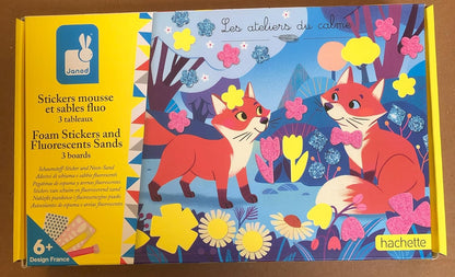 Janod - Adesivos de espuma e areia fluorescente - 3 quadros - Tema animais da floresta - Les Ateliers Du Calme - Kit de lazer criativo infantil - Concentração