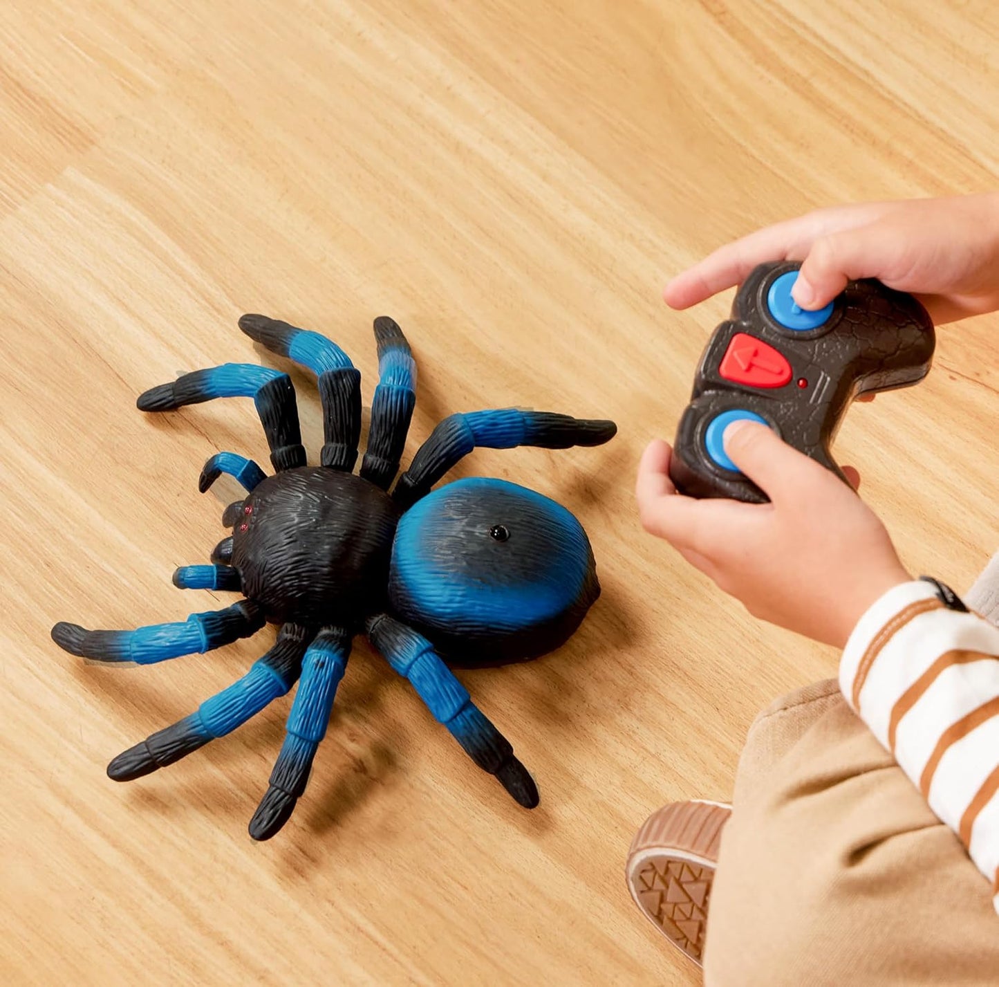 Terra by Battat – Tarântula de Controle Remoto para Crianças com Olhos de LED – Brinquedo de Aranha Realista com Pernas Móveis, Alta Velocidade e Giro de 360° – Animal Azul de Controle Remoto para Meninos e Meninas a partir de 6 Anos