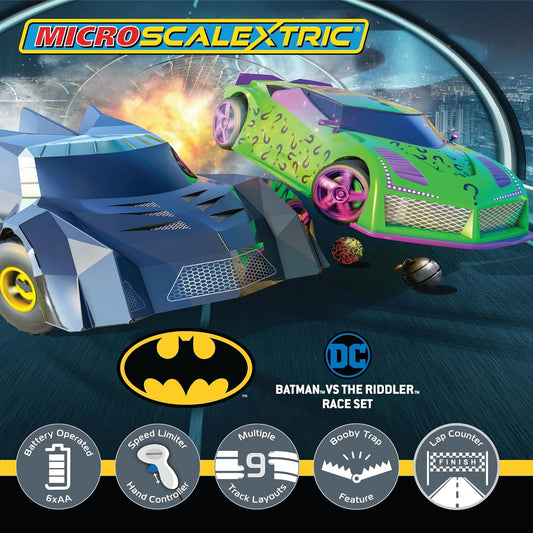Scalextric Micro Scalextric - Batman vs The Riddler - Juegos de carreras a batería, pistas de carreras de autos tragamonedas para niños de 4 años en adelante, incluye 2 autos, 1 juego de pistas, 1 base de batería, 2 controladores y gráfico de pista