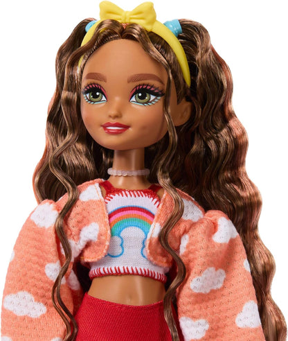 Barbie Dream Besties: Boneca e Acessórios, Teresa, Boneca Fashion Articulada de Patins com Cabelo Castanho, 9 Peças Temáticas de Videogame