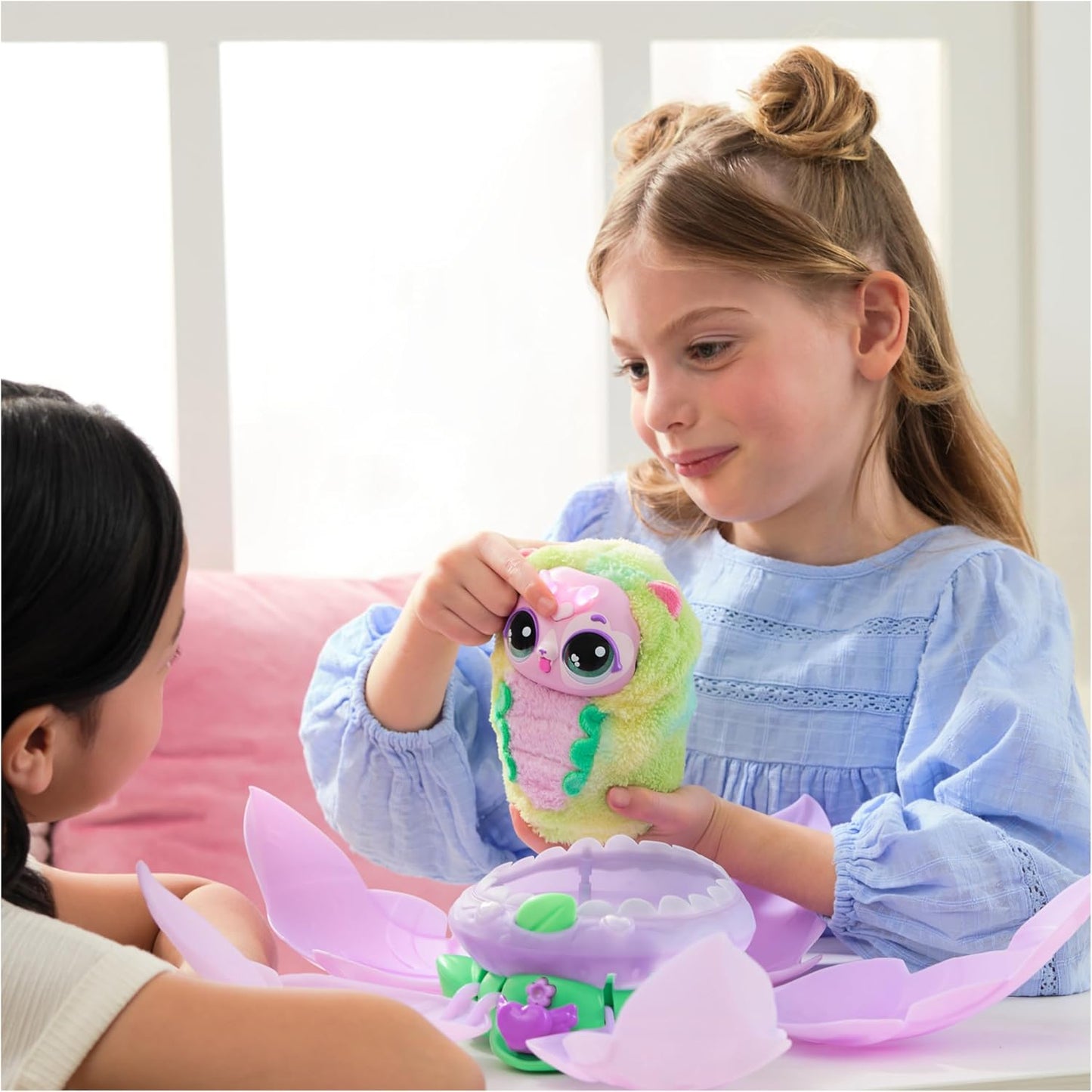 HATCHIMALS Bloomables, brinquedo interativo surpresa e flor com revelação e transformação repetíveis, mais de 100 sons e reações (os estilos variam), brinquedos infantis para meninas e meninos.