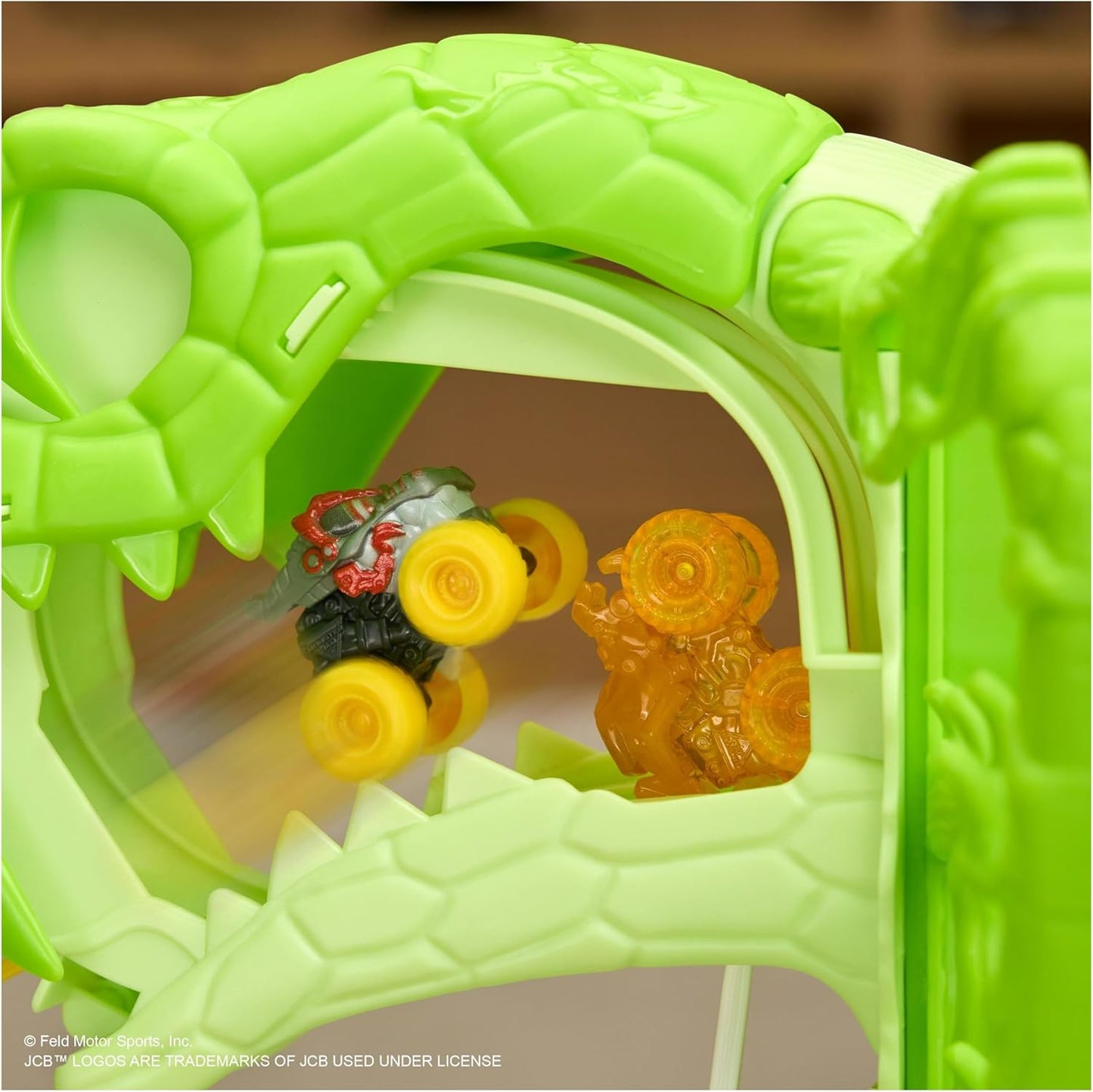 Monster Jam Mini Jams, Cobra’s Crazy Escape, conjunto de brinquedo motorizado de 71,1 cm, com 2 caminhões monstro exclusivos de metal fundido: ThunderROARus e JCB Digatron. Brinquedo infantil para meninos e meninas a partir de 3 anos.