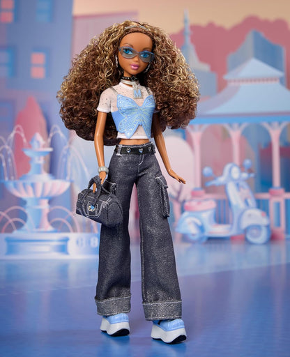 Barbie Boneca Signature My Scene Madison e acessórios, traje inspirado no Y2K com blusa borboleta, calça cargo, bolsa jeans e suporte para boneca, HYC18