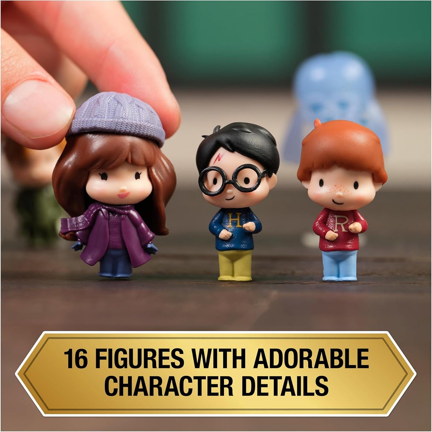 Wizarding World Harry Potter, Micro Magical Moments Glow in the Dark Advent Calendar 2024, 24 brinquedos surpresa, calendário de contagem regressiva festiva para maiores de 6 anos