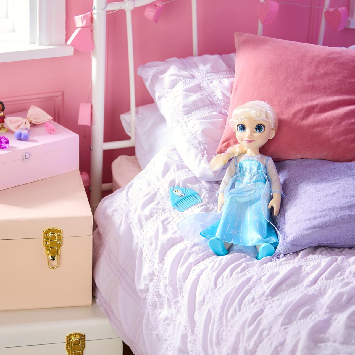 Disney Boneca Oficial da Elsa da Store com Escova de Cabelo de Brinquedo, Frozen, 40,5 cm / 16 pol., Coleção Once Upon a Story, Idade 3+