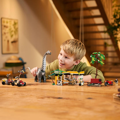 LEGO Jurassic World Missão de Rastreamento de Raptor e Titanossauro - Brinquedo de Dinossauro com 3 Minifiguras, Carro Off-Road e Moto - Presente para Meninos e Meninas a partir de 7 Anos - 76973