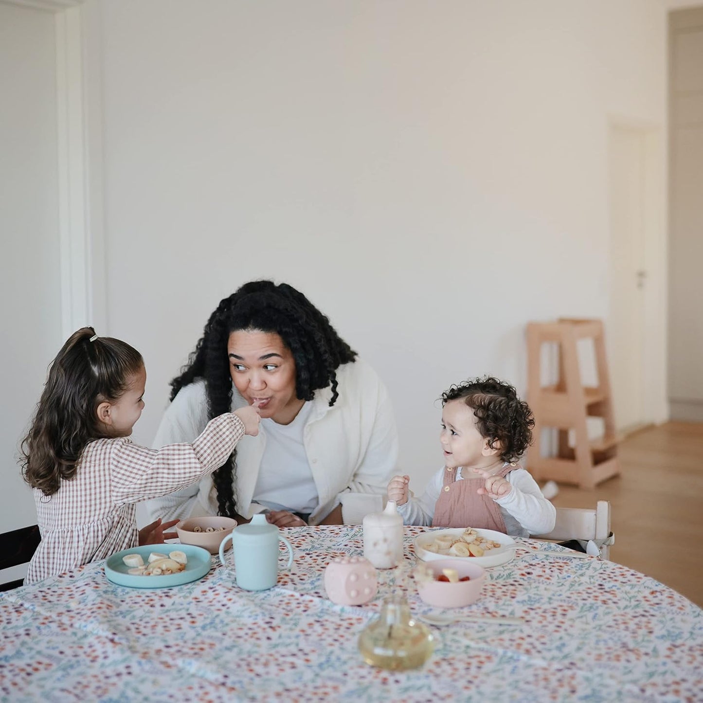 Mushie Prato de silicone antiderrapante com ventosa Classic para bebês e crianças pequenas | Silicone de qualidade alimentar | Pode ser lavado na lava-louças e usado no micro-ondas (Rosa claro)