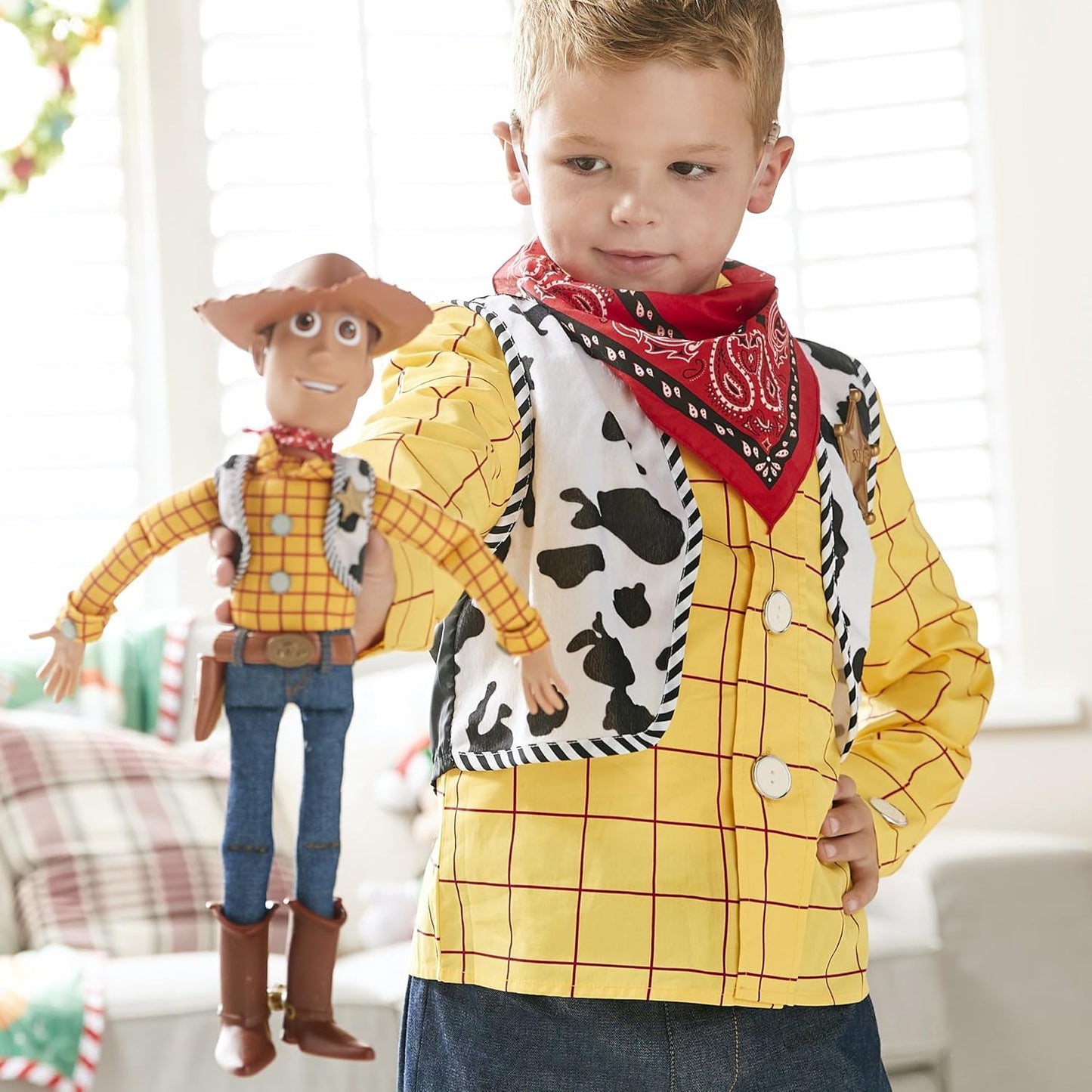 Disney Boneco de ação interativo e falante do Xerife Woody, oficial da Store, do filme Toy Story da Pixar, 39 cm/15 polegadas. Boneco cowboy com cordão que fala mais de 15 frases em inglês e interage com outros personagens.