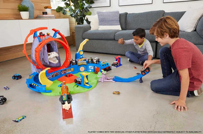 Hot Wheels Monster Trucks, Conjunto Vulcão T-Rex com Luzes e Sons, Inclui Caminhão Monstro Race Ace em Escala 1:64 e Carrinho de Brinquedo Die-Cast em Escala 1:64, GYL14