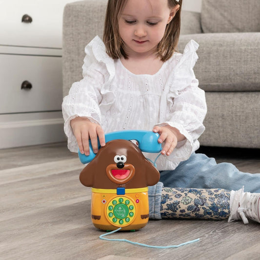 Hola Duggee, teléfono interactivo | Teléfono de juguete para niños con ruedas | Hola, Duggee y las Ardillas, juegan al teléfono | Niño jugando al teléfono | Juguetes interactivos para niños | Teléfono de juguete de estilo tradicional | niños mayores