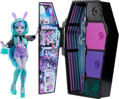 Muñeca Monster High y set de moda, muñeca Twyla, Skulltimate Secrets: Neon Frights, vestidor con más de 19 sorpresas, HNF82