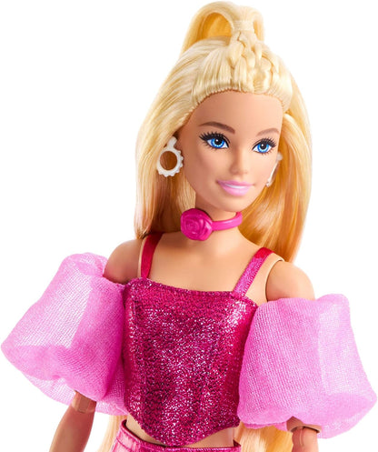 Barbie Deluxe Style Boneca nº 5 em Roupa Rosa Metálica, Cabelo Loiro, Top Corset Brilhante e Calça Brilhante com Acessórios como Colar de Rosas e Bolsa, JFP40