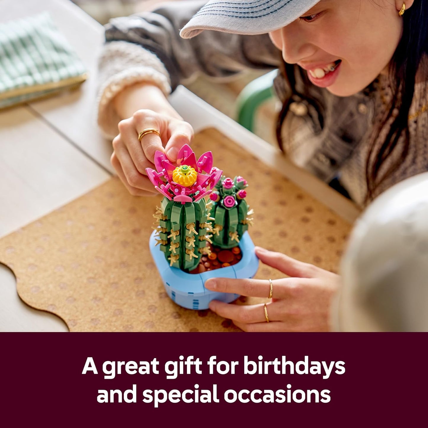 LEGO Botanicals Cacto Florido - Conjunto de Plantas Artificiais em Vaso com 2 Cactos e Flores Artificiais - Decoração DIY para Quarto - Presente de Aniversário para Meninas a partir de 9 Anos e Amantes de Plantas Adultos - 11509